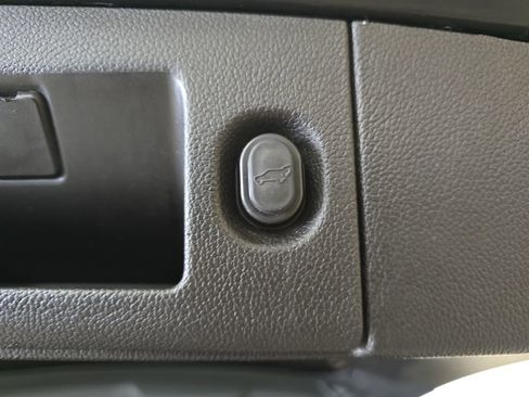 Used 2017 Chevrolet Suburban Premier AWD/4WD image 15