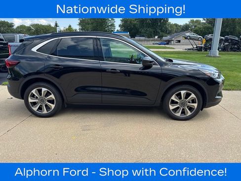 Used 2025 Ford Escape Platinum AWD/4WD image 3