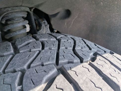 Used 2024 GMC Canyon AT4X image 12