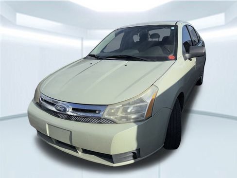 Used 2010 Ford Focus SE image 2
