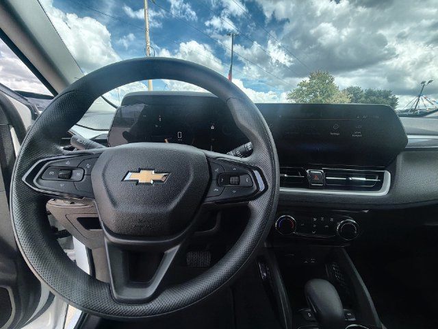 Used 2025 Chevrolet TrailBlazer LT AWD/4WD image 11