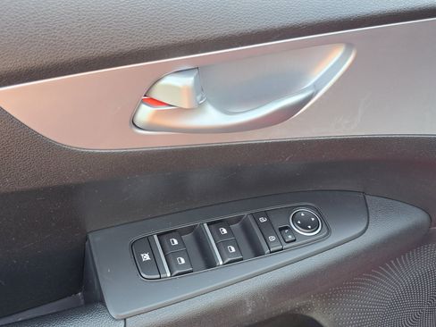 Used 2023 Kia Forte LXS image 28