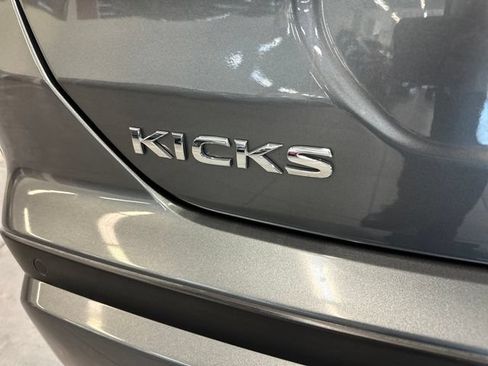 Used 2022 Nissan Kicks S FWD image 8