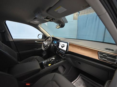 Used 2024 Volkswagen Atlas SE w/ Black Wheel Package image 21