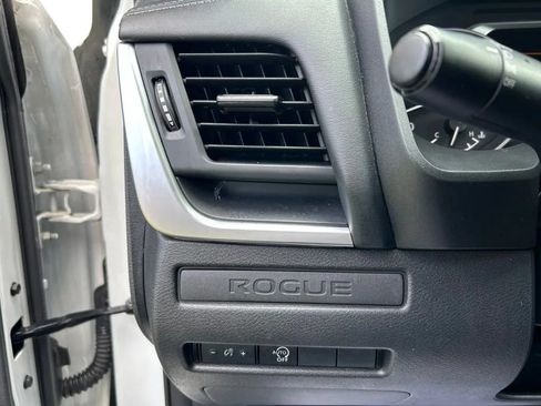 Used 2024 Nissan Rogue S FWD image 14