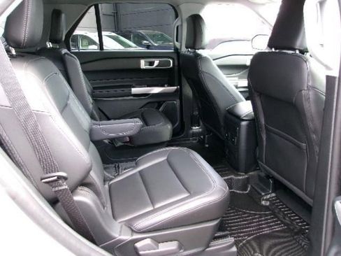 Certified 2024 Ford Explorer XLT w/ Equipment Group 202A AWD/4WD image 5