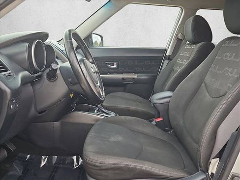 Used 2013 Kia Soul + FWD image 16