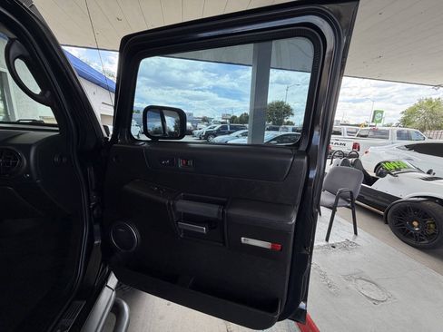 Used 2005 HUMMER H2 w/ Preferred Equipment Group AWD/4WD image 16