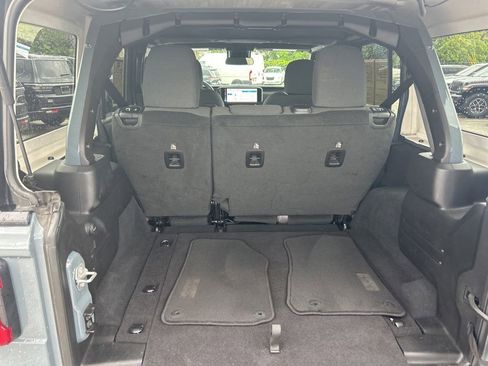 Used 2025 Jeep Wrangler Unlimited Rubicon AWD/4WD image 30