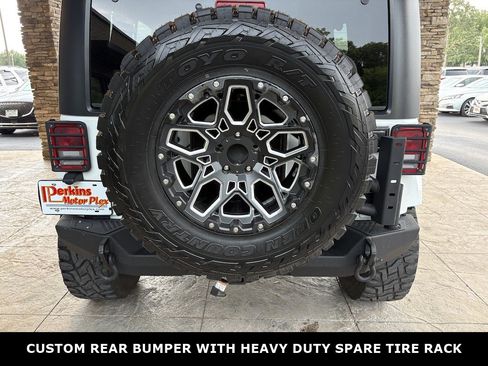 Used 2018 Jeep Wrangler Unlimited Sahara w/ Connectivity Group AWD/4WD image 14