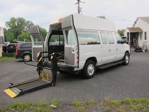 Used 2010 Ford E-250 and Econoline 250 RWD image 1