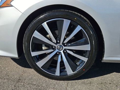 Used 2020 Nissan Altima 2.5 SR FWD image 9
