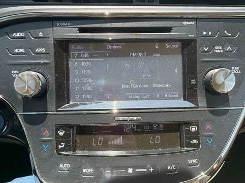 Used 2018 Toyota Avalon XLE Premium FWD image 4