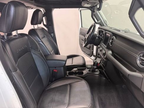 Used 2022 Jeep Wrangler Unlimited Sahara image 19