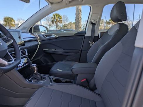 New 2026 Volkswagen Taos SE image 22