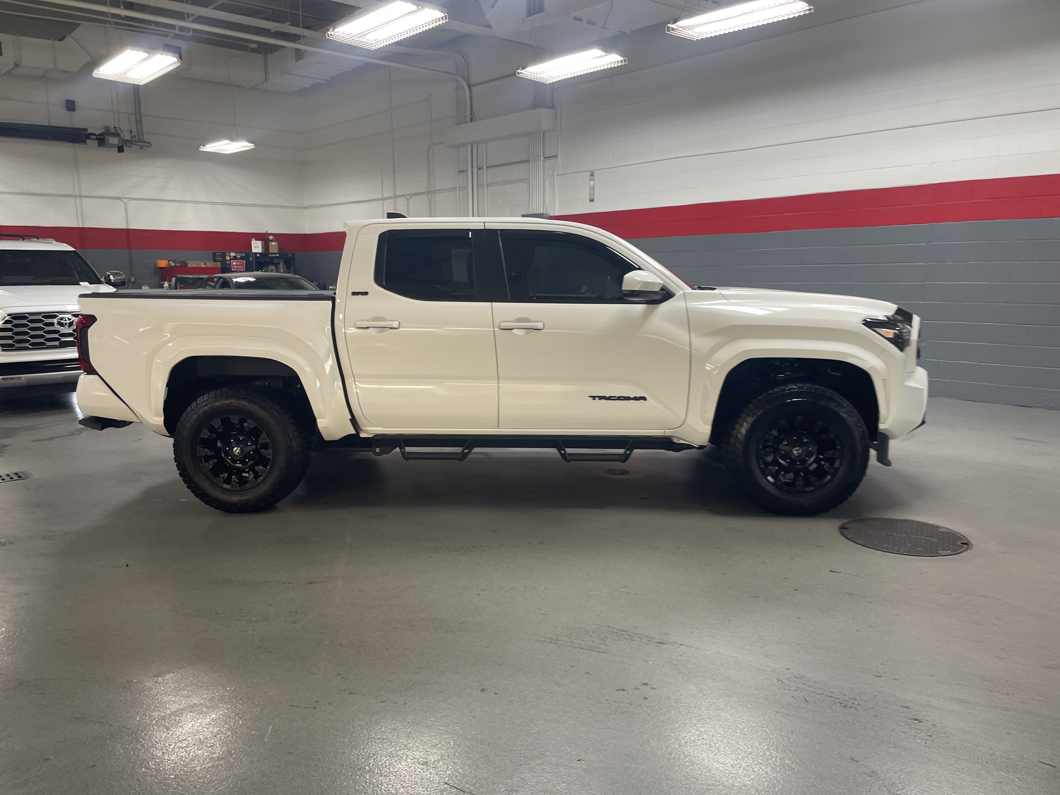Used 2025 Toyota Tacoma SR5 AWD/4WD image 11