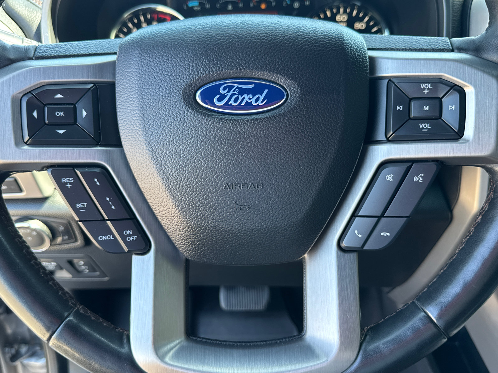 Used 2020 Ford F150 Platinum w/ Equipment Group 701A Luxury AWD/4WD image 17