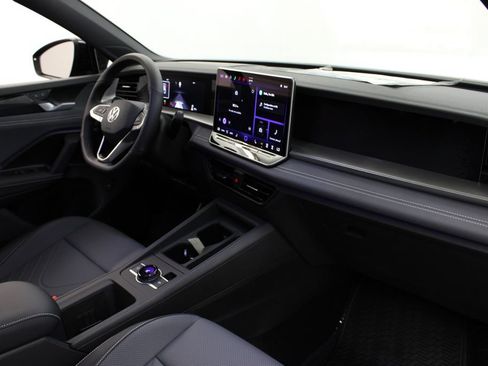 New 2026 Volkswagen Tiguan SE R-Line FWD image 24