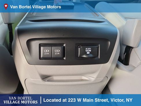 Used 2019 Toyota Sienna XLE w/ XLE Navigation Package FWD image 29