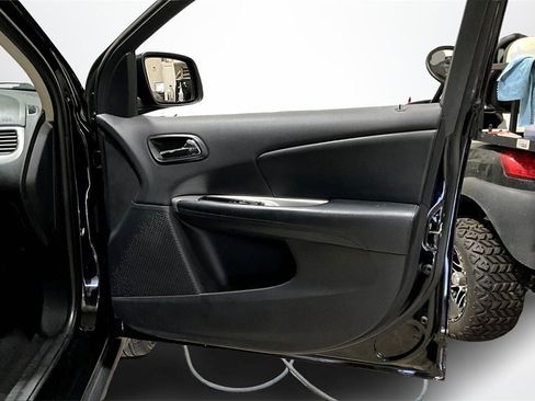 Used 2015 Dodge Journey SXT w/ Flexible Seating Group image 25