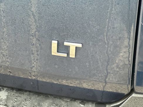 Used 2022 Chevrolet Traverse LT w/ LPO, Black Accent Package image 26