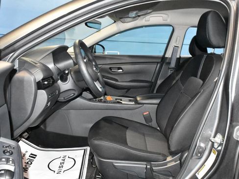 Certified 2025 Nissan Sentra SV w/ Lighting Package FWD image 6