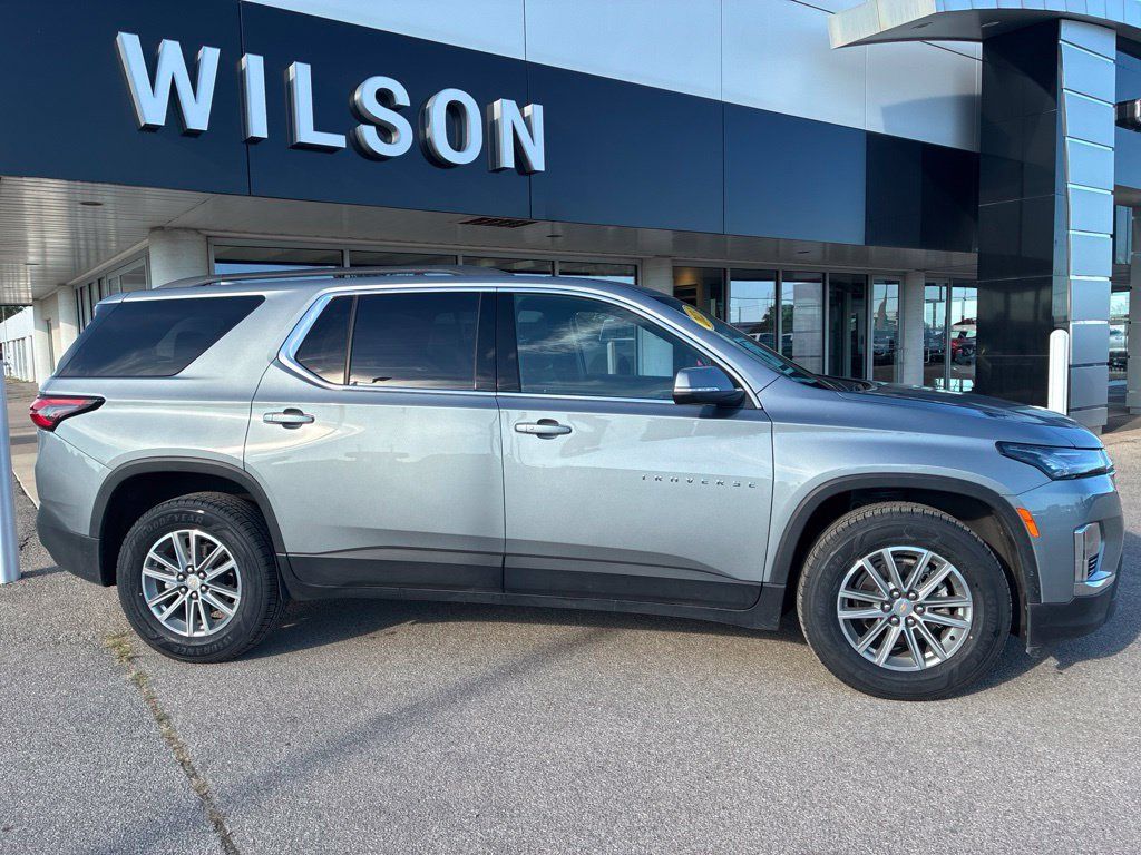 Used 2023 Chevrolet Traverse LT FWD image 2