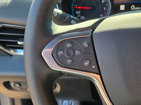 Used 2023 Chevrolet Traverse RS FWD image 18