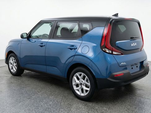 Used 2025 Kia Soul LX w/ LX Technology Package FWD image 6