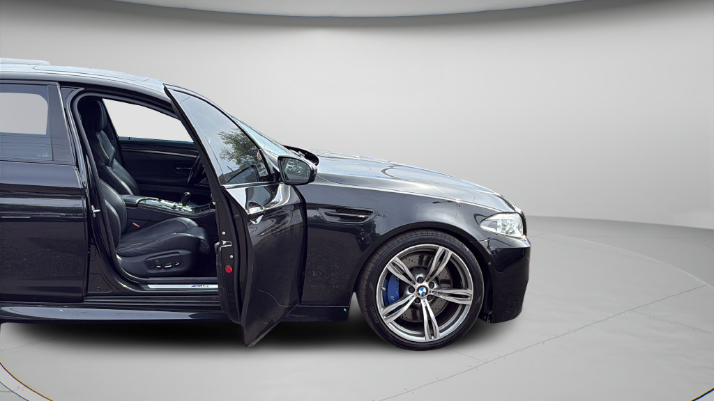 Used 2016 BMW M5 RWD image 25
