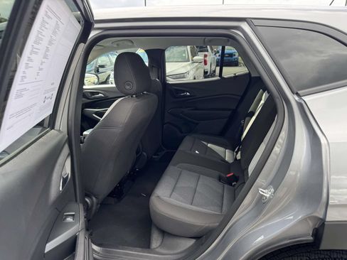 Used 2025 Chevrolet Trax LS w/ LS Convenience Package FWD image 20