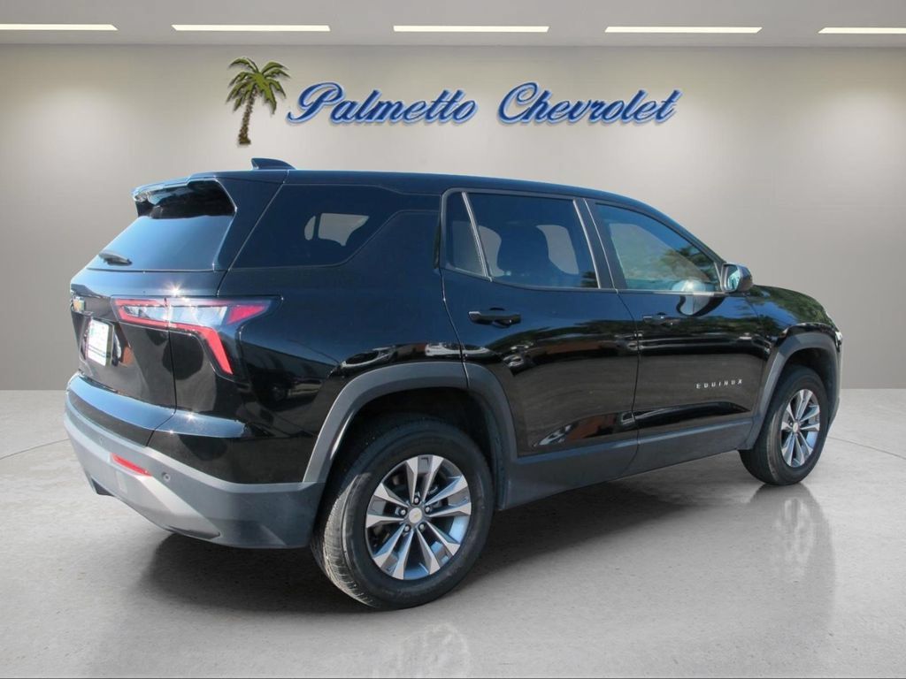 Used 2026 Chevrolet Equinox LT FWD image 3