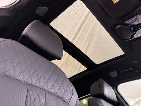 Used 2023 BMW X7 xDrive40i w/ Executive Package image 17