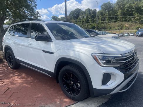 New 2026 Volkswagen Atlas Peak Edition AWD/4WD image 3