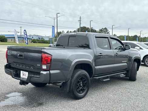 Used 2022 Toyota Tacoma SR5 RWD image 11