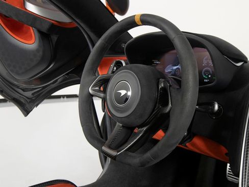 Used 2020 McLaren 600LT Spider RWD image 26