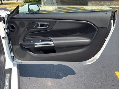 Used 2025 Ford Mustang GT Premium RWD image 31
