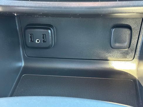 Used 2022 Chevrolet Colorado LT w/ LT Convenience Package image 12