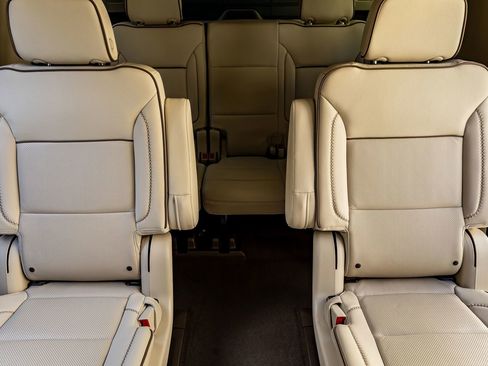 Used 2024 GMC Yukon XL Denali w/ Advanced Technology Package image 36