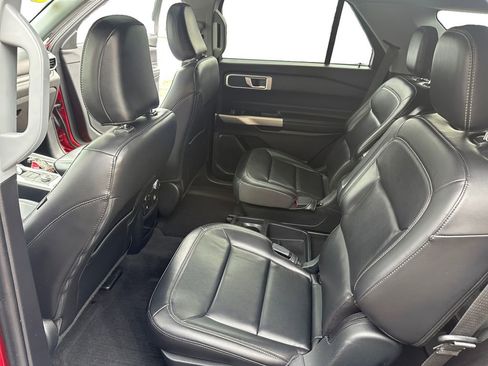 Used 2021 Ford Explorer XLT w/ Equipment Group 202A image 13