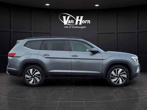 Used 2024 Volkswagen Atlas SE w/ Panoramic Sunroof Package image 53