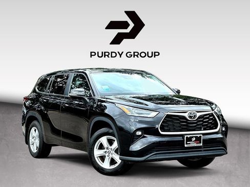 Used 2024 Toyota Highlander LE AWD/4WD image 1