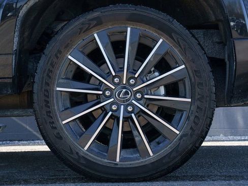 Used 2024 Lexus GX 550 w/ Accessory Package (2T) image 13