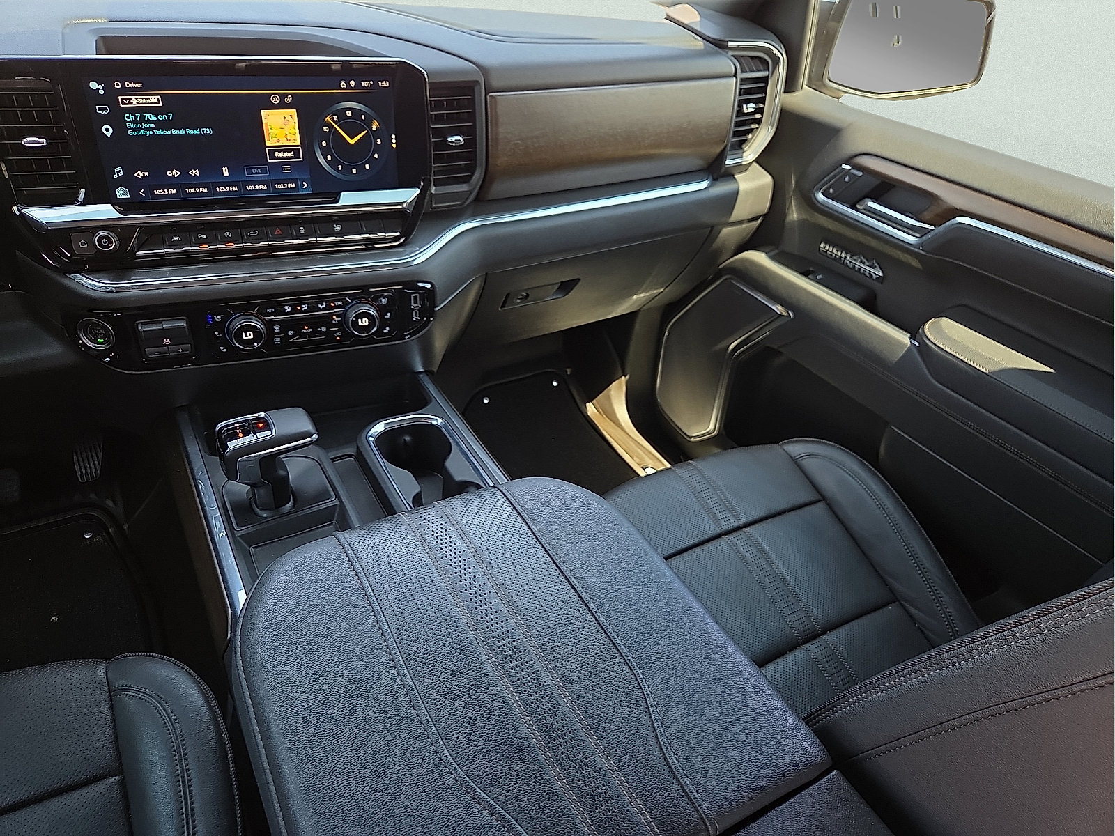 Used 2025 Chevrolet Silverado 1500 High Country AWD/4WD image 11