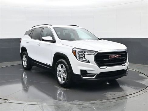 Used 2022 GMC Terrain SLE w/ Driver Convenience Package image 3
