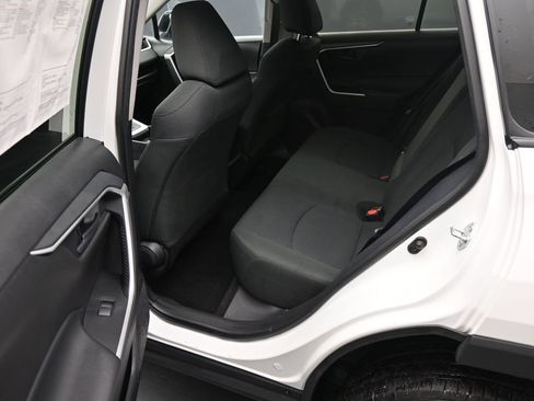 Used 2021 Toyota RAV4 LE image 21