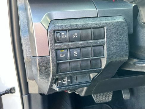 Used 2025 Toyota Tacoma SR5 AWD/4WD image 10