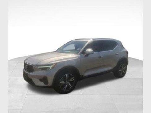 Used 2023 Volvo XC40 B5 Plus w/ Driver Assist Package AWD/4WD image 1