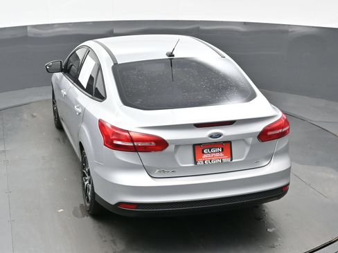 Used 2018 Ford Focus SE w/ SE Appearance Package FWD image 34