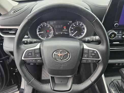 Used 2023 Toyota Highlander LE AWD/4WD image 29